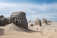Zandsculpturen op het strand