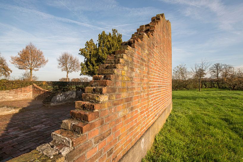 Restanten van een oude boerderij in buurtschap Miste nabij Winterswijk van Tonko Oosterink
