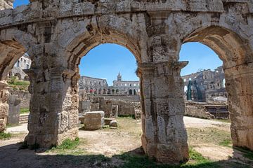 Bogen Romeinse Arena (amfitheater) in het centrum van Pula, Kroatie