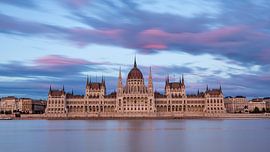 Das ungarische Parlament in Budapest an der Donau von Roland Brack