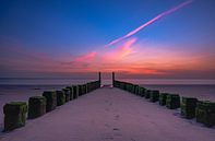 Sonnenuntergang zwischen einem Wellenbrecher. von Dirk Keij-Bron Miniaturansicht