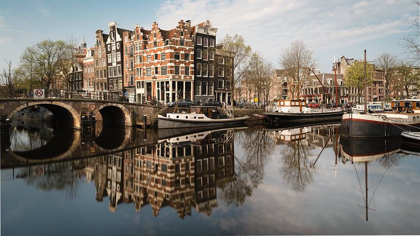 Kanal und alte Häuser im Jordaan, Amsterdam, Niederlande. von Lorena Cirstea
