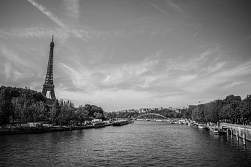 Eifeltoren vanaf de Seine van Robert Snoek