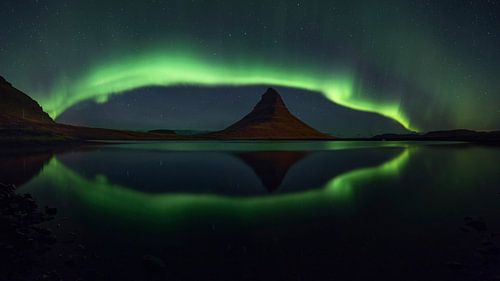 Panorama d'aurores boréales à Kirkjufell 2