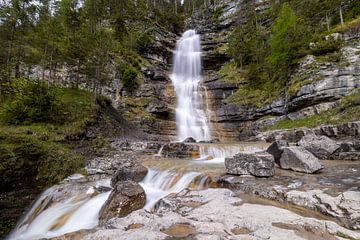 Adembenemende waterval in Oostenrijk van Teresa Bauer