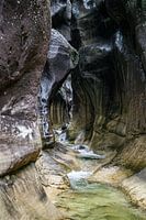 Strom durch die Felsen