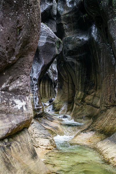 Strom durch die Felsen von Gerben Kolk