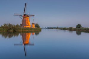 Molens Kinderdijk verlicht van Ilya Korzelius