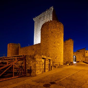 Die Burg Miranda del Castanar am späten Abend