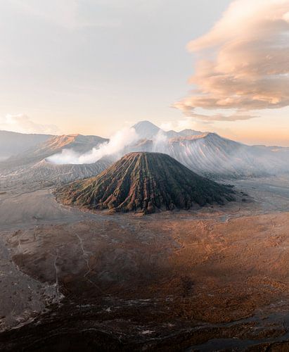 Entre fumée et lumière - le paysage du mont Bromo sur Ashwien Jurawan