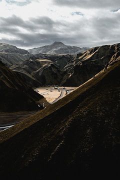 Campsite Mountains Iceland by Jurriaan Huting
