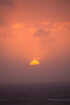 Nebel und Sonnenuntergang