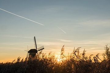 Mühle in Kinderdijk | Naturfotografie Wandbilder | Sonnenuntergang von Ilonka Arnoczky