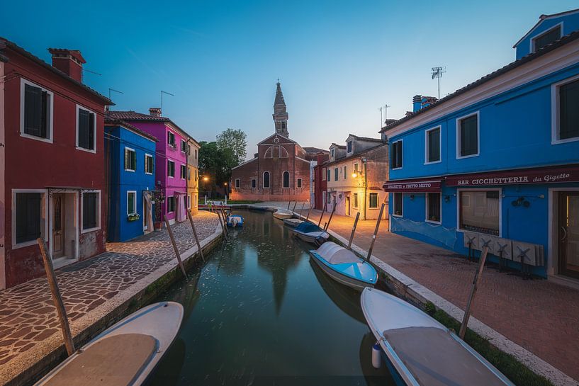 Burano Campanile zur blauen Stunde von Jean Claude Castor