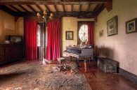 She's Gone. by Roman Robroek - Photos of Abandoned Buildings thumbnail