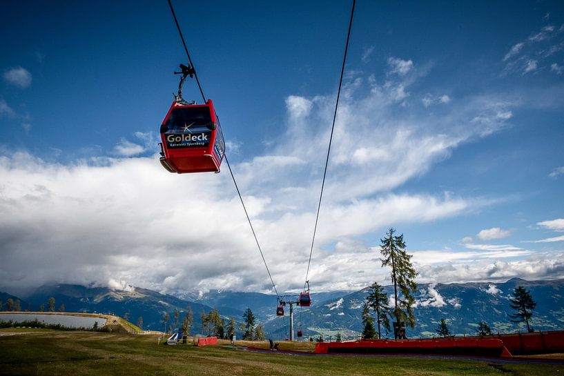 Cable car in the mountains by Guus Quaedvlieg