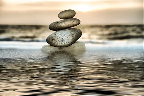 Stenen toren op het strand
