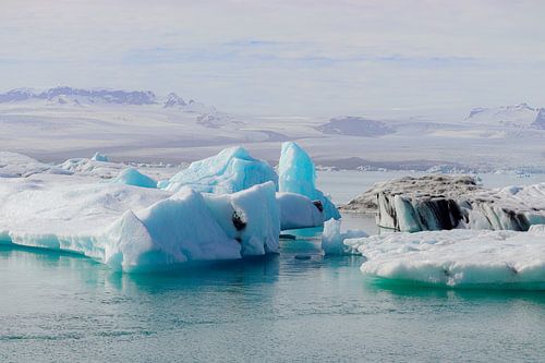Plage de diamants en Islande. Blocs de glace provenant d'un glacier en Islande
