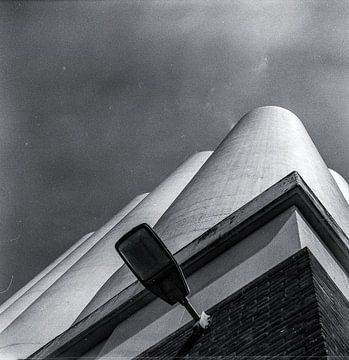 Analoge Industriefotografie von Meelsilo in Schwarz-Weiß. von Zaankanteropavontuur