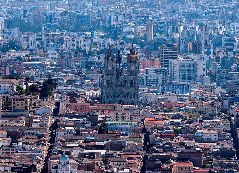 Ecuador: Quito in vogelvlucht (Quito) by Maarten Verhees