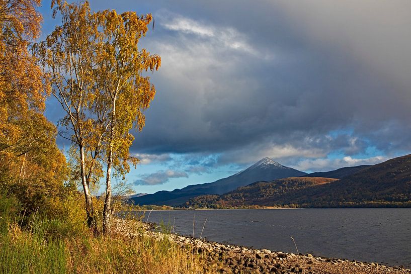 Loch Rannoch met de berg Schiehallion, Perth en Kinross, Schotland van Arch White