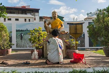 Woman kneeling in prayer, Phnom Penh, Cambodia by Frank Alberti