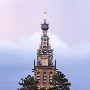 Stevenskerk Nijmegen met pastelkleurige wolken