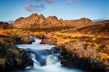 Gebirgslandschaft mit Fluss von Daniela Beyer