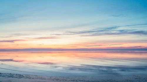 Vloed komt op aan de Waddenkust van R Smallenbroek