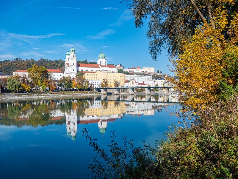 Zicht op de skyline van Passau in Neder-Beieren van Animaflora PicsStock