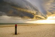Zonsopgang op het strand van Texel met een naderende stormwolk van Sjoerd van der Wal Fotografie thumbnail