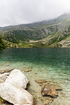 Het Lago Ritorto in de Dolomieten bij Madonna di Campiglio (portrait)