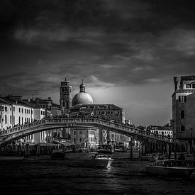 Ponte di Rialto, Venice, Italie. von Willem Van Toor