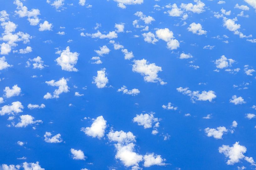 Wolken boven de oceaan von Dennis van de Water