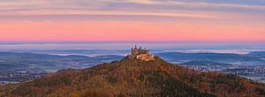 Panorama und Sonnenaufgang im Herbst auf der Burg Hohenzollern
