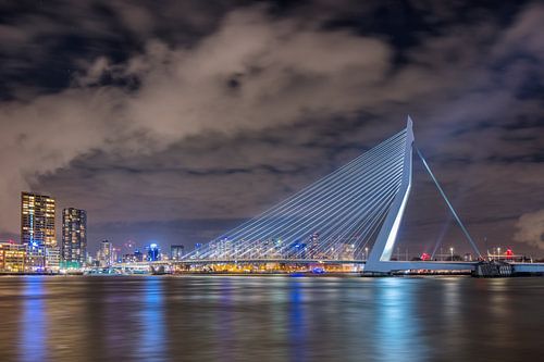 The iconic Erasmus Bridge at nighttime
