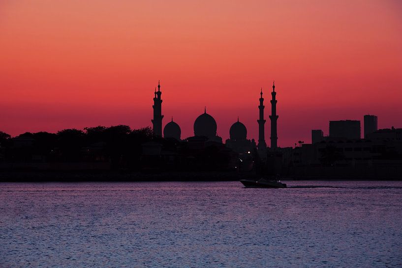 Dubai by Hello Pompoyo