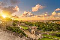 Shuri Castle bij zonsondergang.
