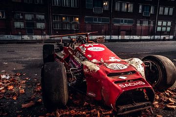 Old formula Indy racing car by Lesley Gudders