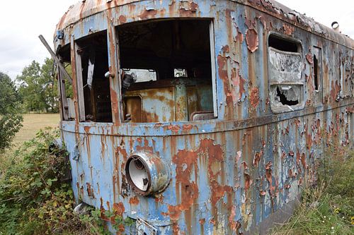 verlassener Zug von Thalita Dumolin