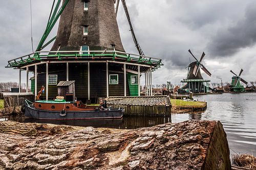 Drie molens en een houtzagerij.