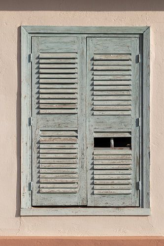 Picture of shutter in pastel colours in soft light