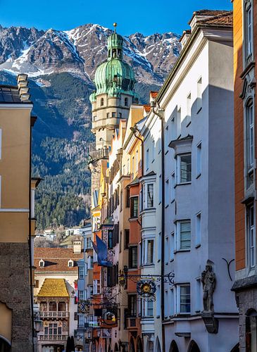 De historische stadstoren van Innsbruck