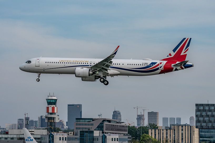 Brits regeringsvliegtuig arriveert in Rotterdam. van Jaap van den Berg