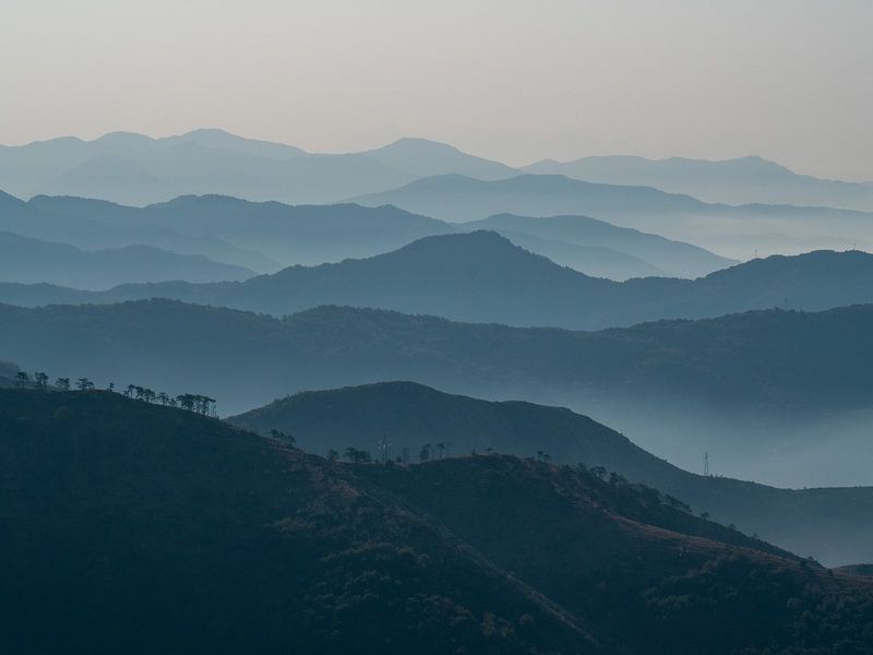 Layered mountains by Saranda Hofstra