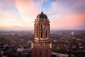 Der Peperbus über dem historischen Stadtzentrum von Zwolle