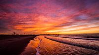 Coucher de soleil sur la plage par Mark de Bruin Aperçu