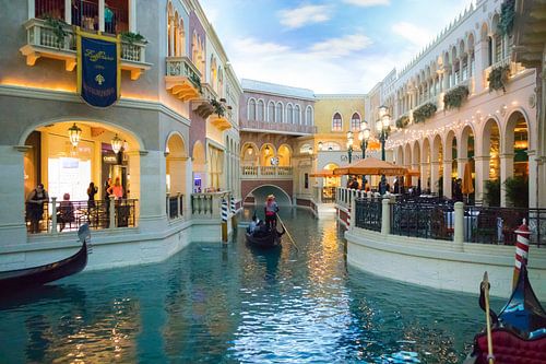 Gondels in the venetian