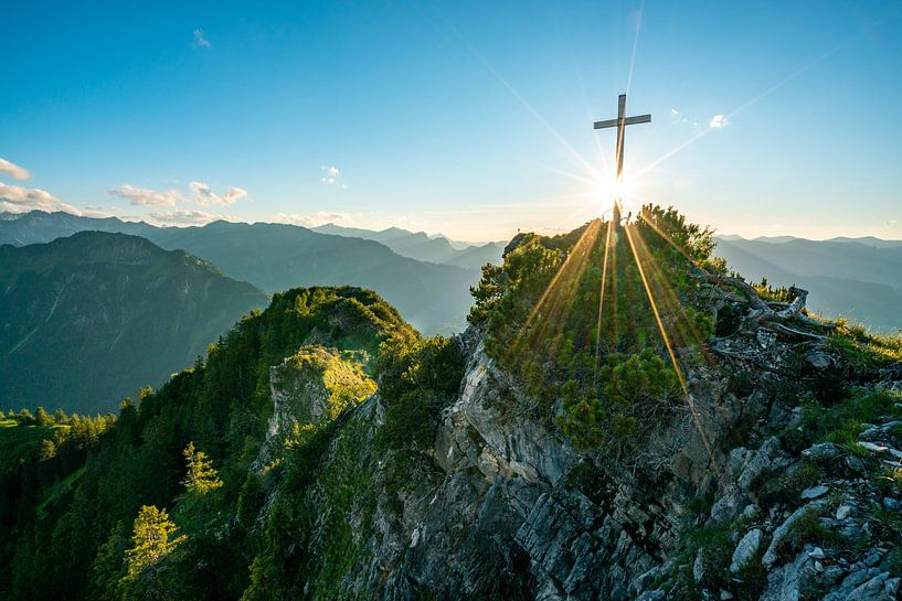 Ausblick vom Gipfelkreuz Riefenkopf im Allgäu von Leo Schindzielorz