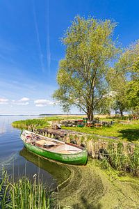Fischerboot am Achterwasser bei Warthe auf der Insel Usedom